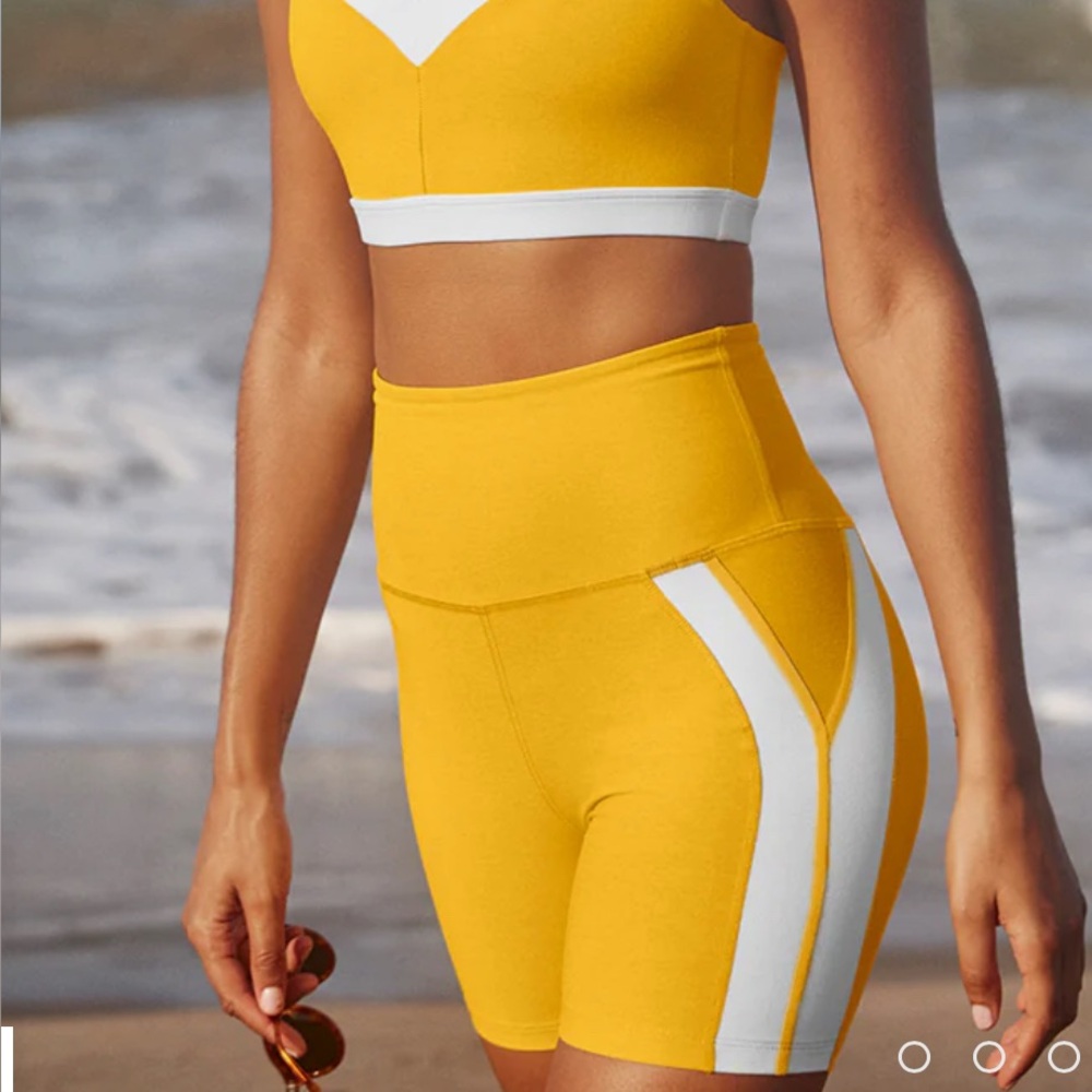Beyond Yoga 5” sunflower yellow top line biker shorts